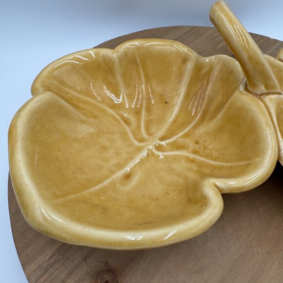 Vtg. MCM Belmar #852 California Pottery Gold Divided Leaf Nut/Candy Dish Yellow - Picture 3 of 9